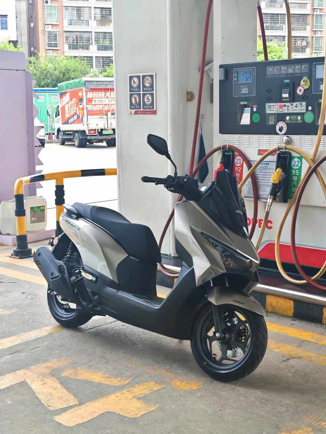 8月被问爆的两台车其实是一家:NS150GX对比NS150ES,1900块差价到底花在哪