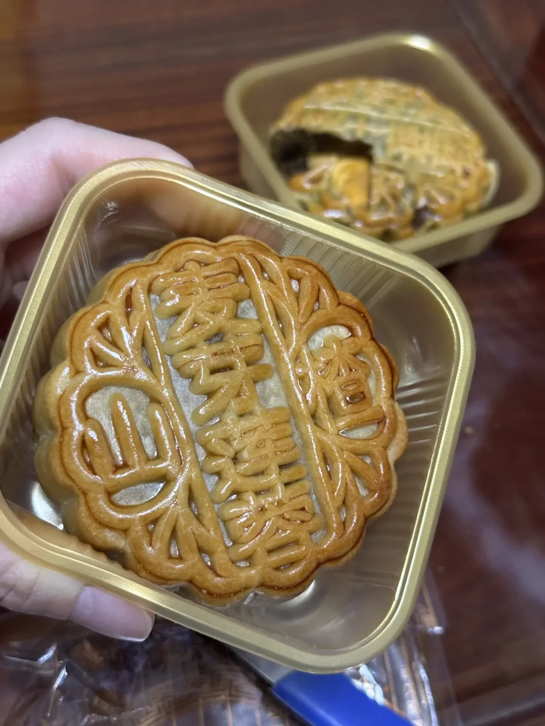 养生的风吹到了月饼界:医院药膳月饼秒售罄、同仁堂礼盒318元,是智商税还是真值得?下单前先看这3处