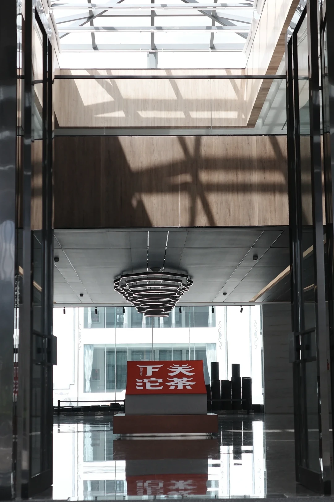 去大理十有八九会错过:下关沱茶老家藏着两个免费馆,还能亲手压一枚非遗沱茶