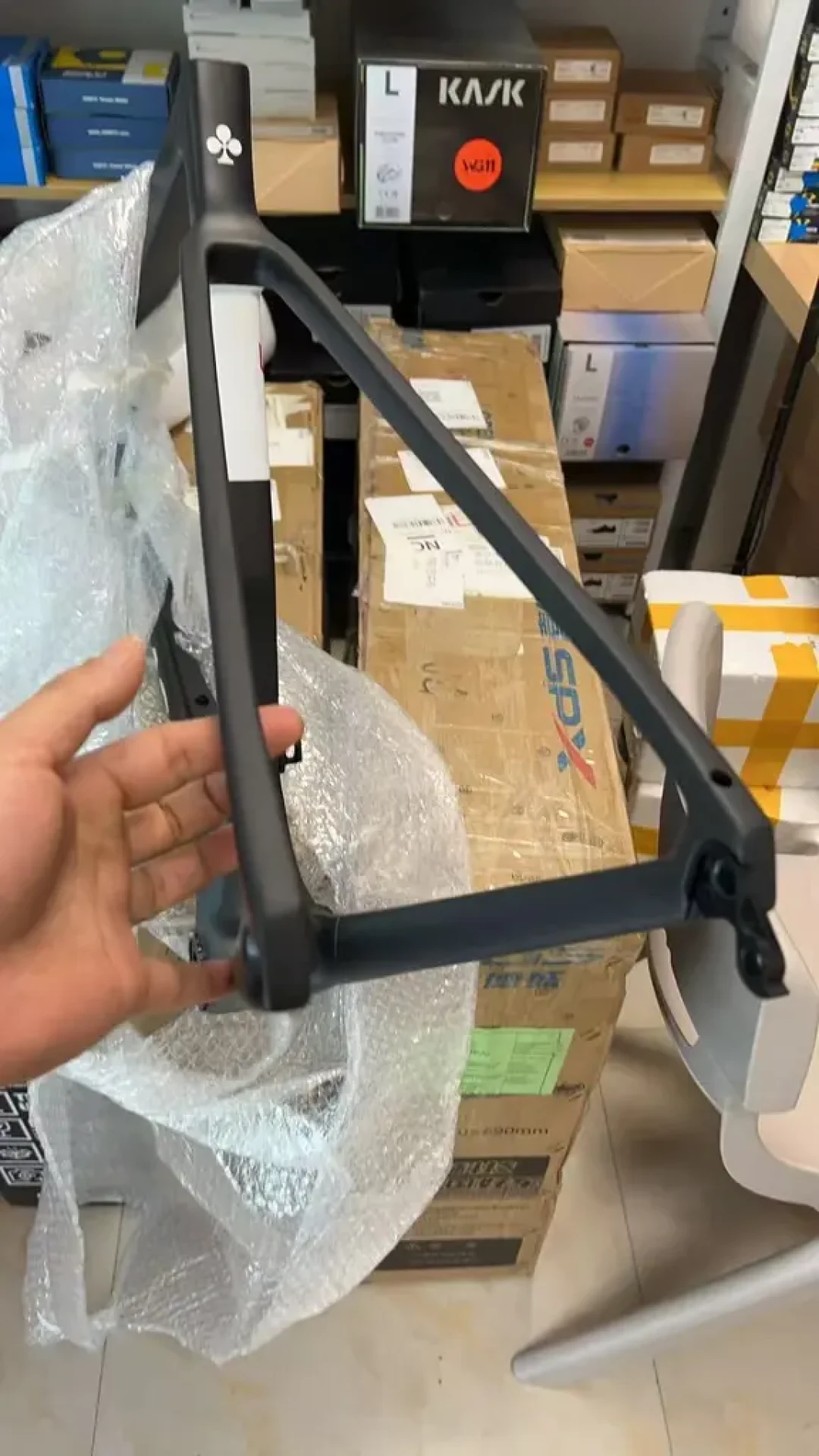 波加查环西50公里单飞,三冠战车悄悄跌到1万出头:捡漏V4Rs前,先算三笔账、避四个坑