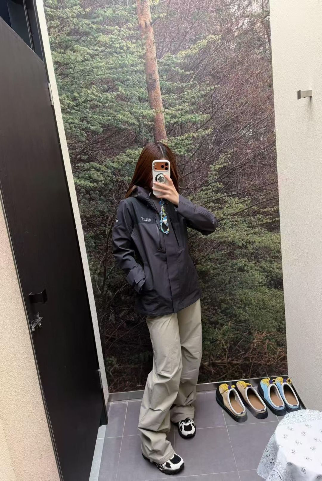 深圳消委实测16款冲锋衣,狼爪的成绩单值得琢磨:无氟检出、撕破强力进前七,防水榜单却没它——吊牌上的TEXAPORE,到底怎么看?