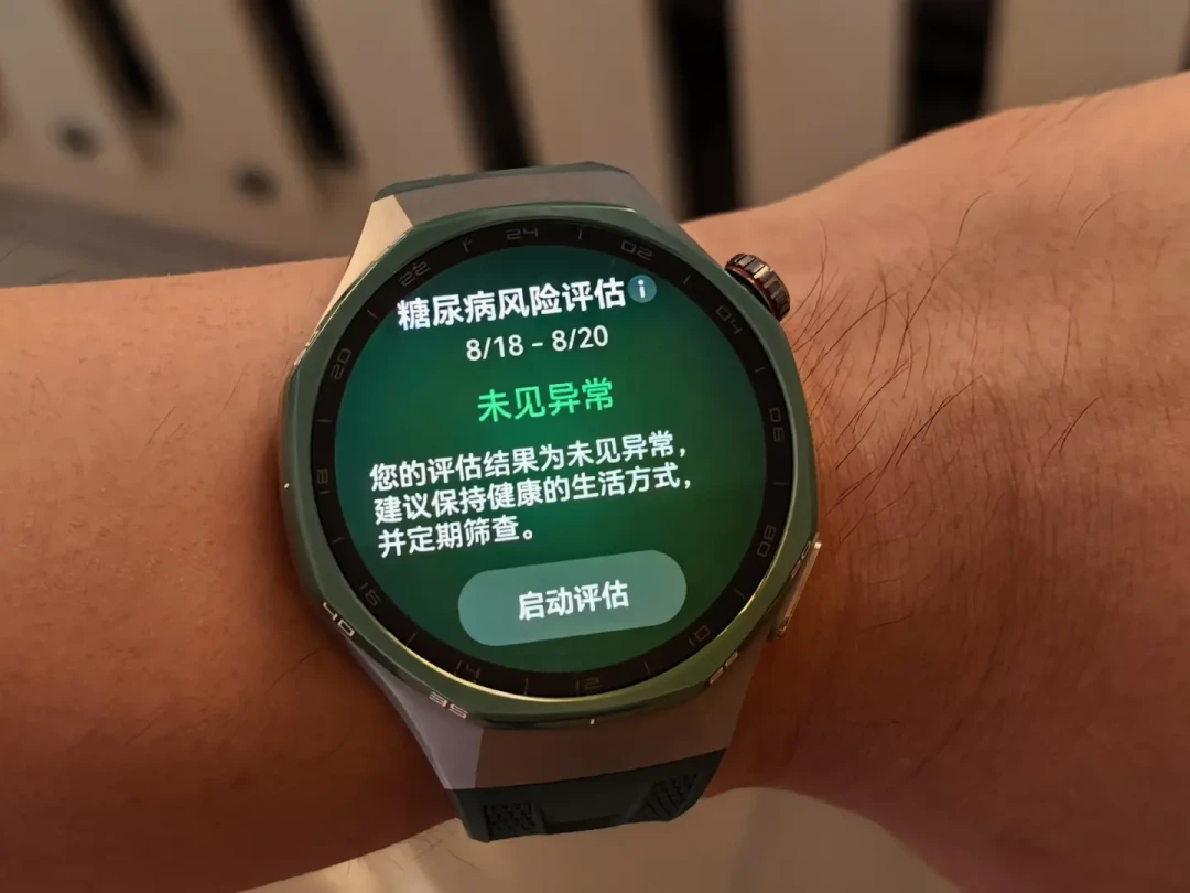 把36篇“测糖手表”测评挨个翻了一遍:作者是同一批,剧本是同一套,给爸妈下单前先背这6个识别点