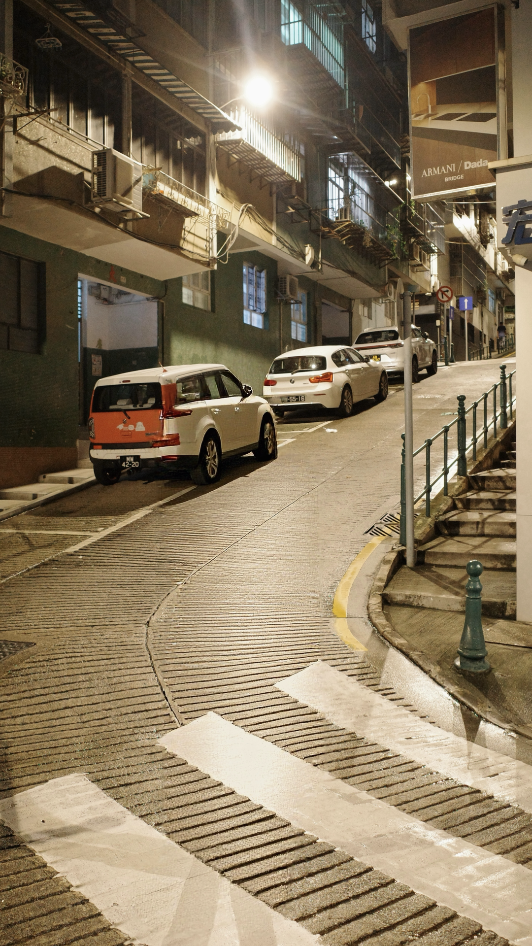 港澳行程撞上台风季,先别慌着退:上个月“红霞”一夜关掉深圳湾口岸和港珠澳大桥,把判断、退票、玩法一次说清
