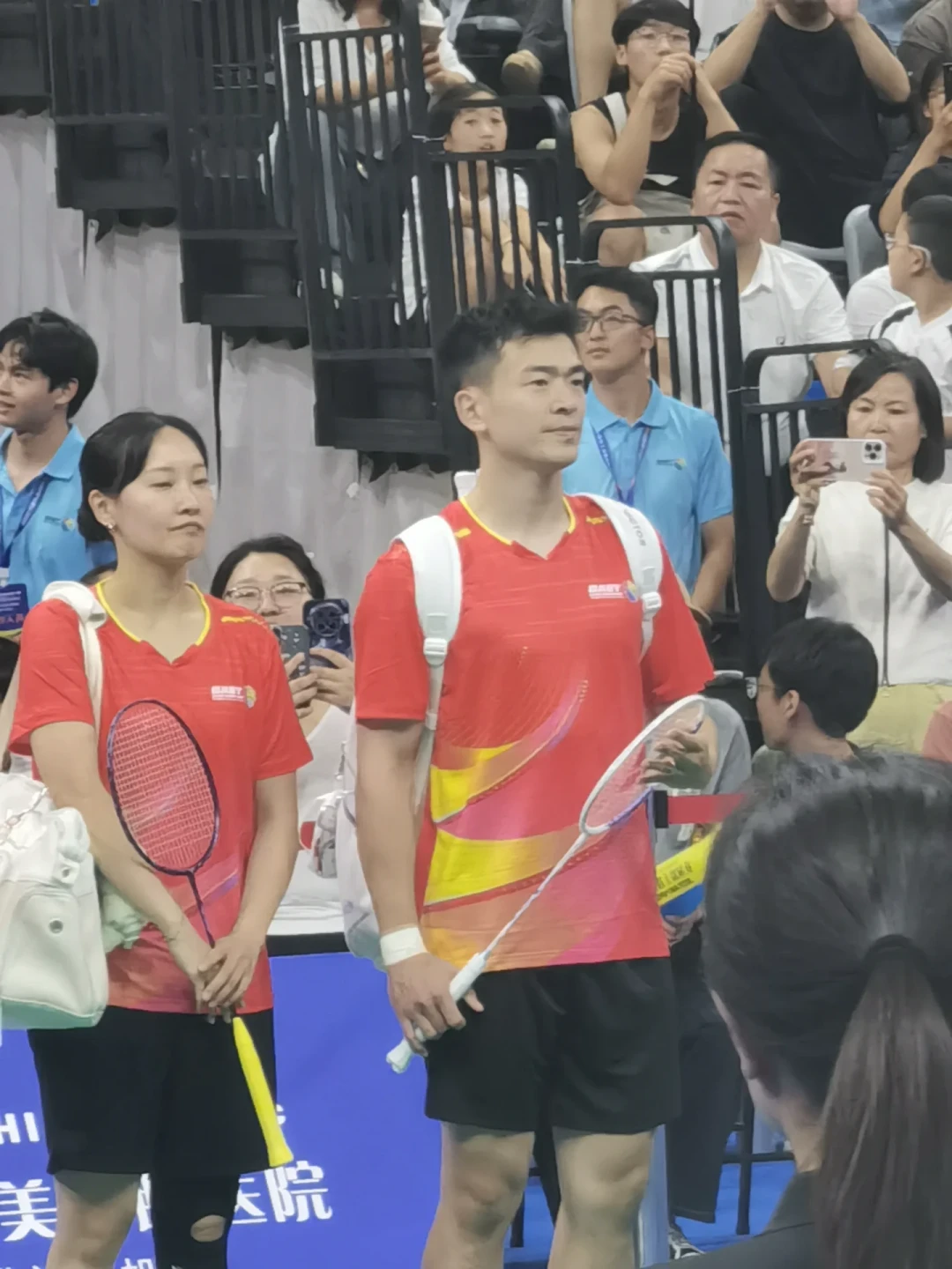 1690人抢12个名额,和郑思维同场打球:这场向普通人开放的羽球赛怎么参与