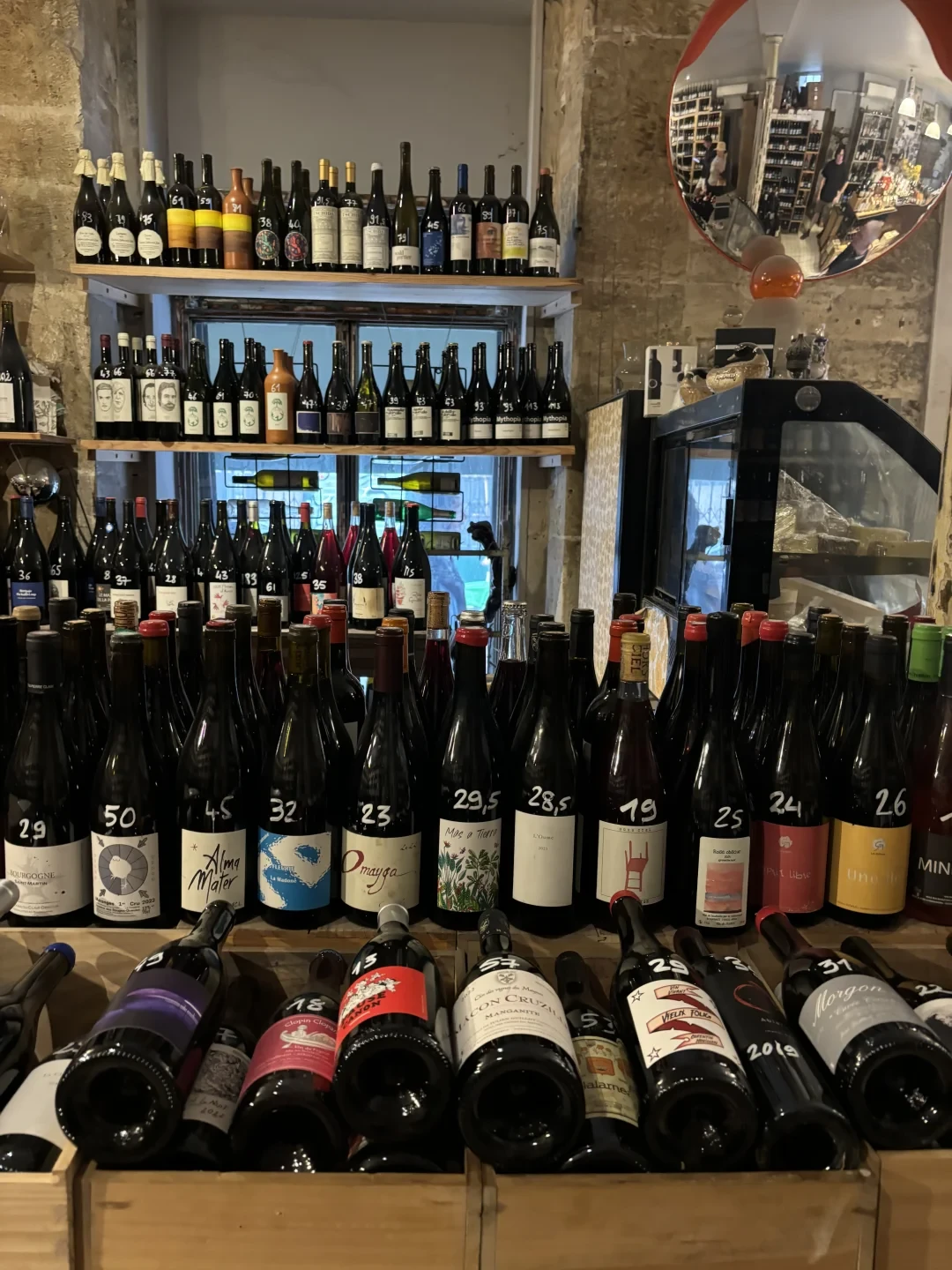 国庆出境先存:我从几百条探店笔记里挑出9城自然酒馆,怎么点单、怎么带酒都替你查好了