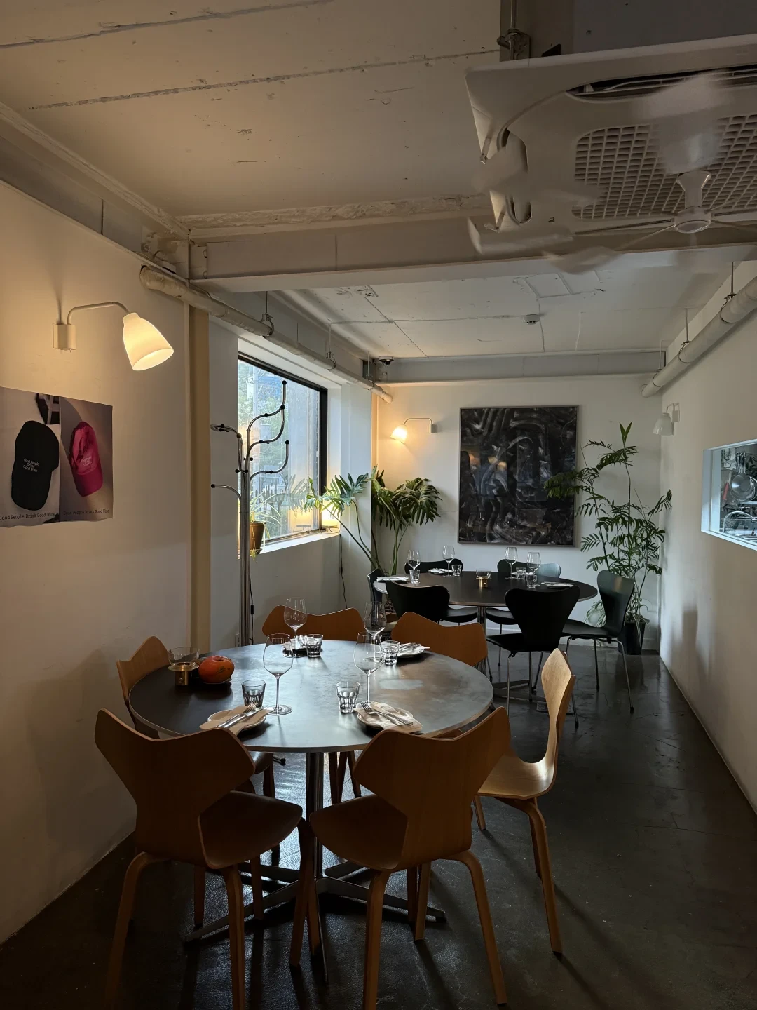 国庆出境先存:我从几百条探店笔记里挑出9城自然酒馆,怎么点单、怎么带酒都替你查好了