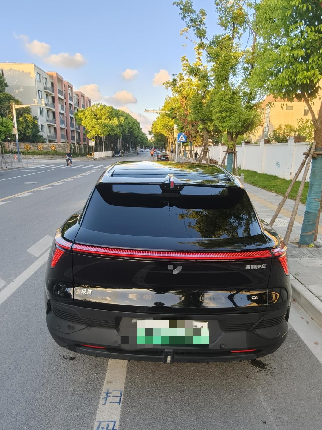 官方说等20天左右,实际等一个月订不到防撞梁:极越20个月配件账本,哪些件能等、哪些只能靠拆车