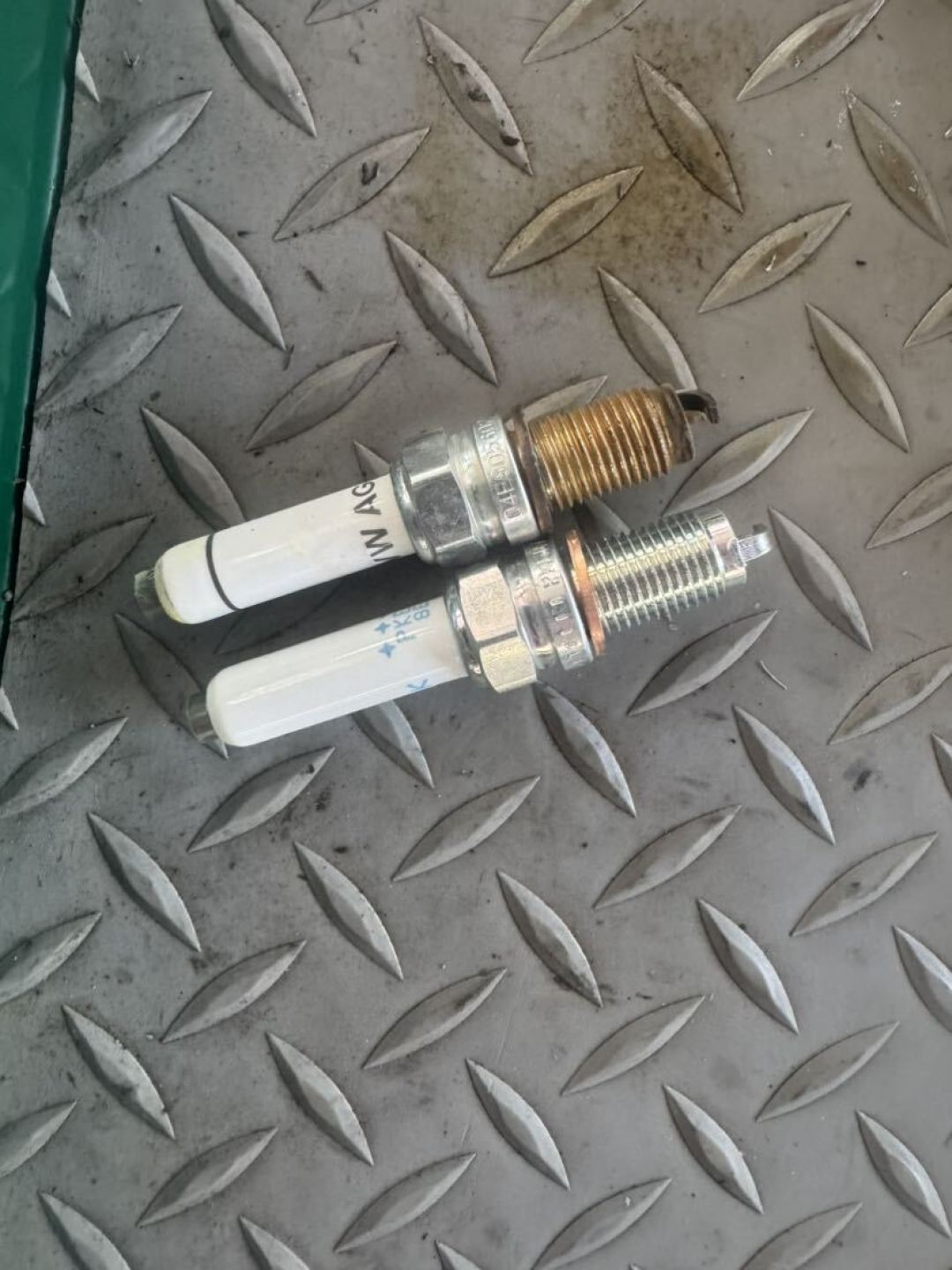 原厂是博世,能不能换NGK?跨品牌换火花塞,先看这3个参数再谈牌子