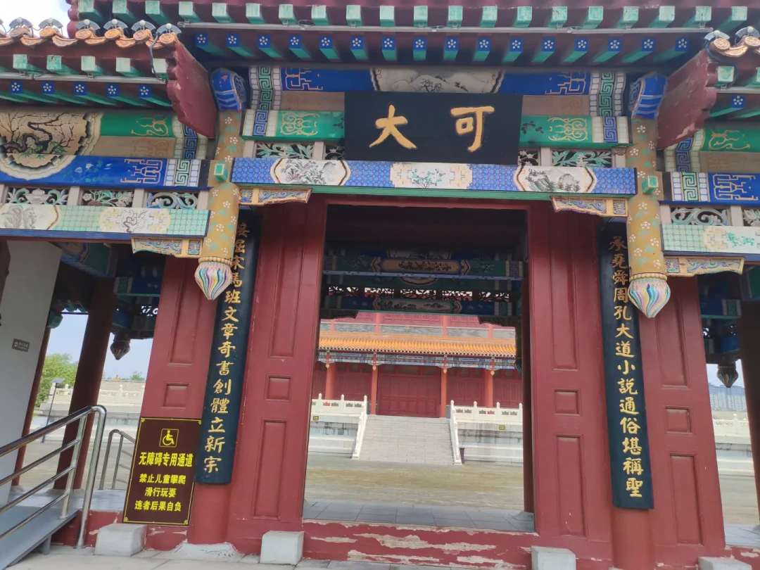 罗贯中为什么把华雄的人头给了关羽？一份《三国演义》名场面