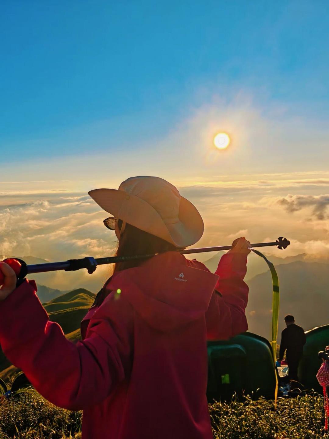 一周内三台风接连来袭:这周末的武功山可能是今年夏天最大的云海,但别盲赌