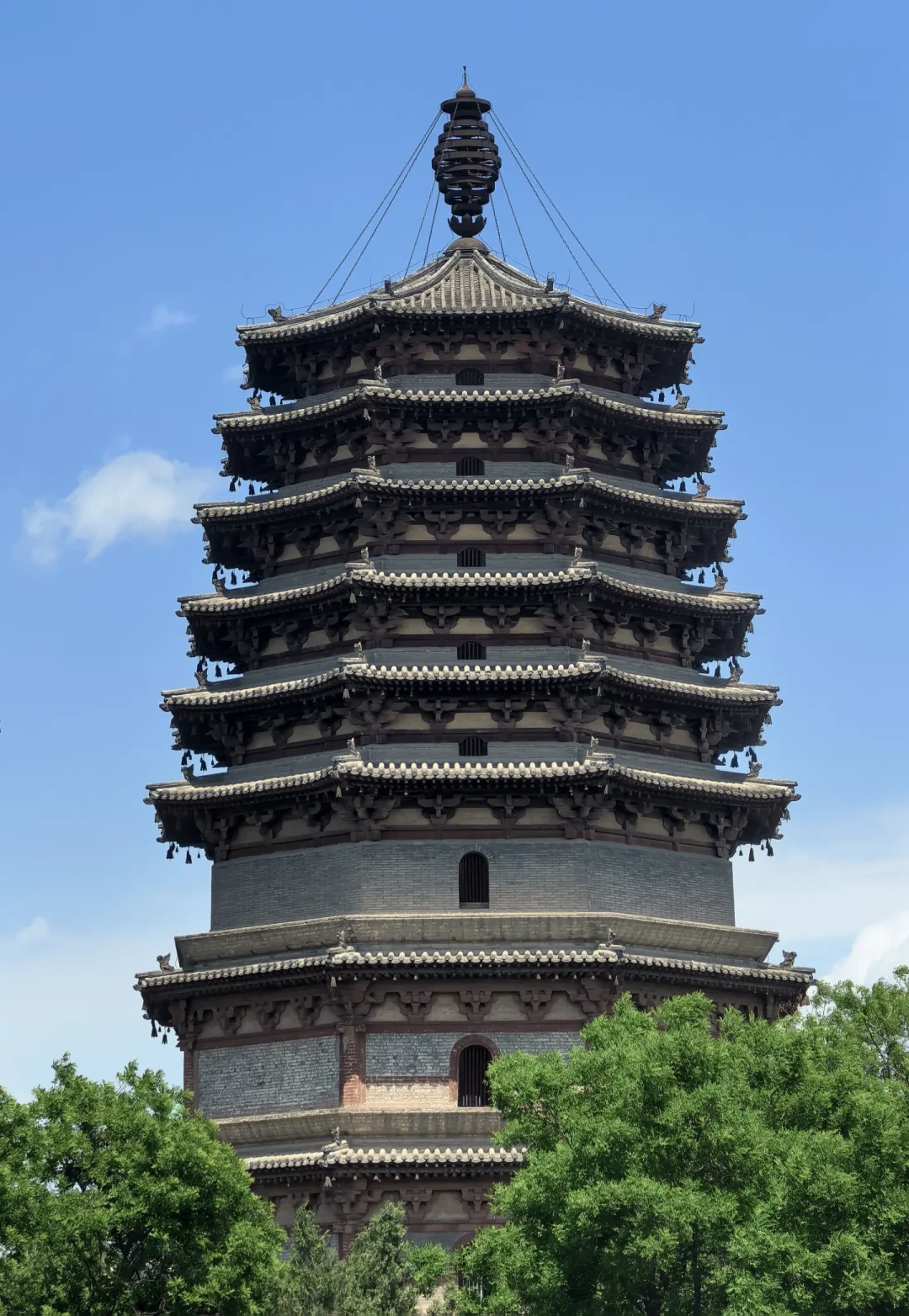 四座塔里有一座正在围挡修缮,但正定这趟还是值得去:唐砖、金木、花塔、密檐,一篇教你看懂