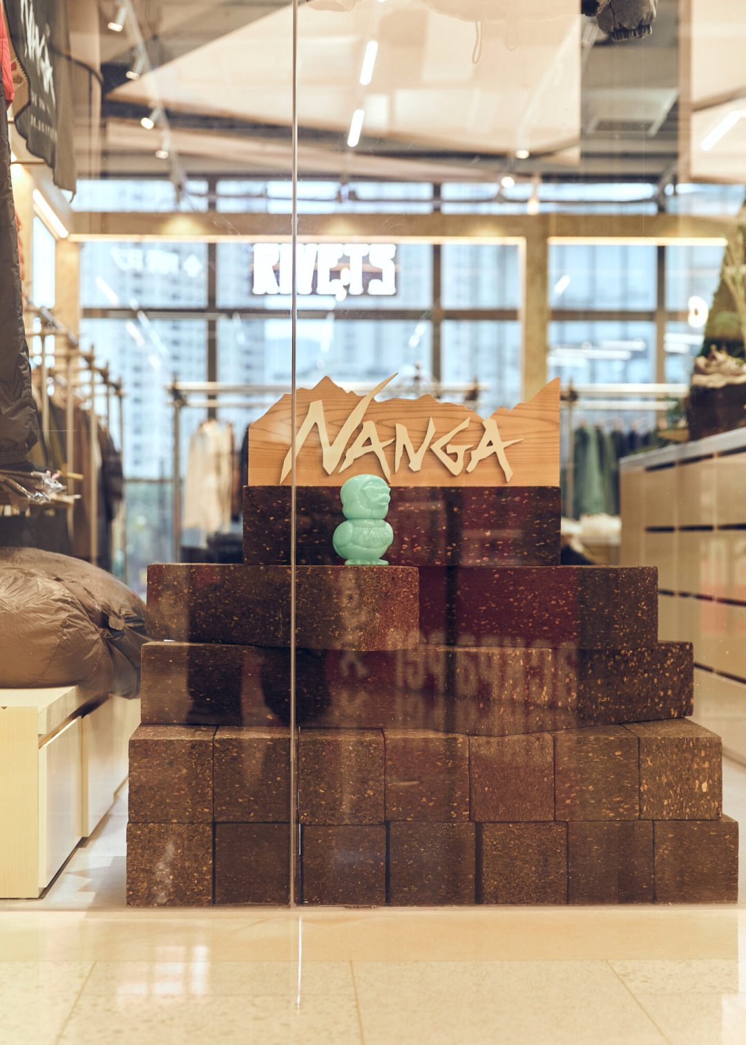 等NANGA 26FW新款,还是先收打折旧款?这周的三个信号帮你判断时机