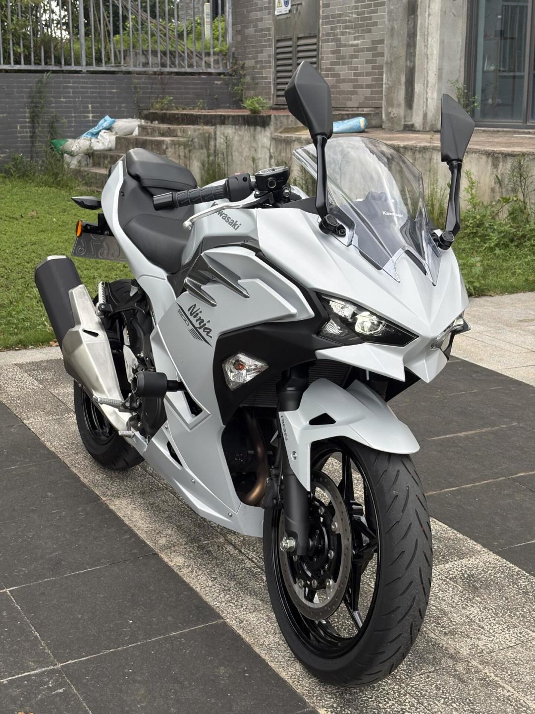 忍500限时降到29,800,比CBR500R便宜2,680元:3万预算,进口双缸、本田电子离合与国产四缸走哪条