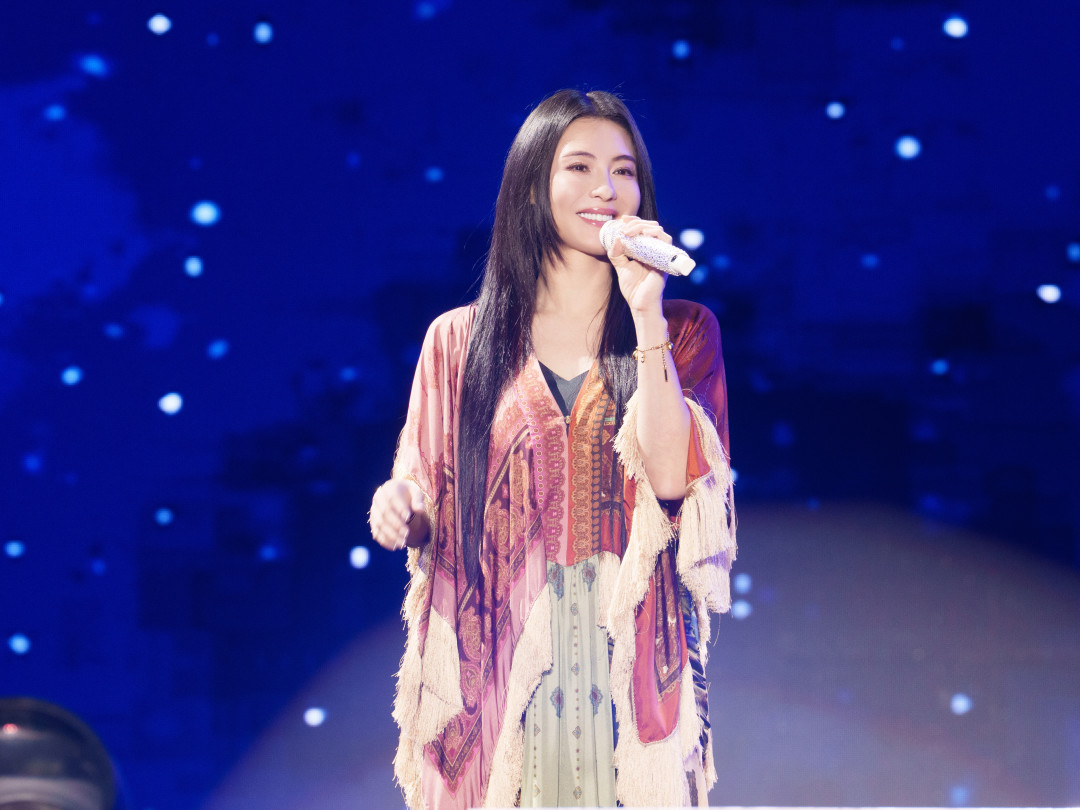 翻了张柏芝2026年的所有舞台:拼盘演唱会380元起,品牌活动免费看,见真人这条路怎么选才不亏