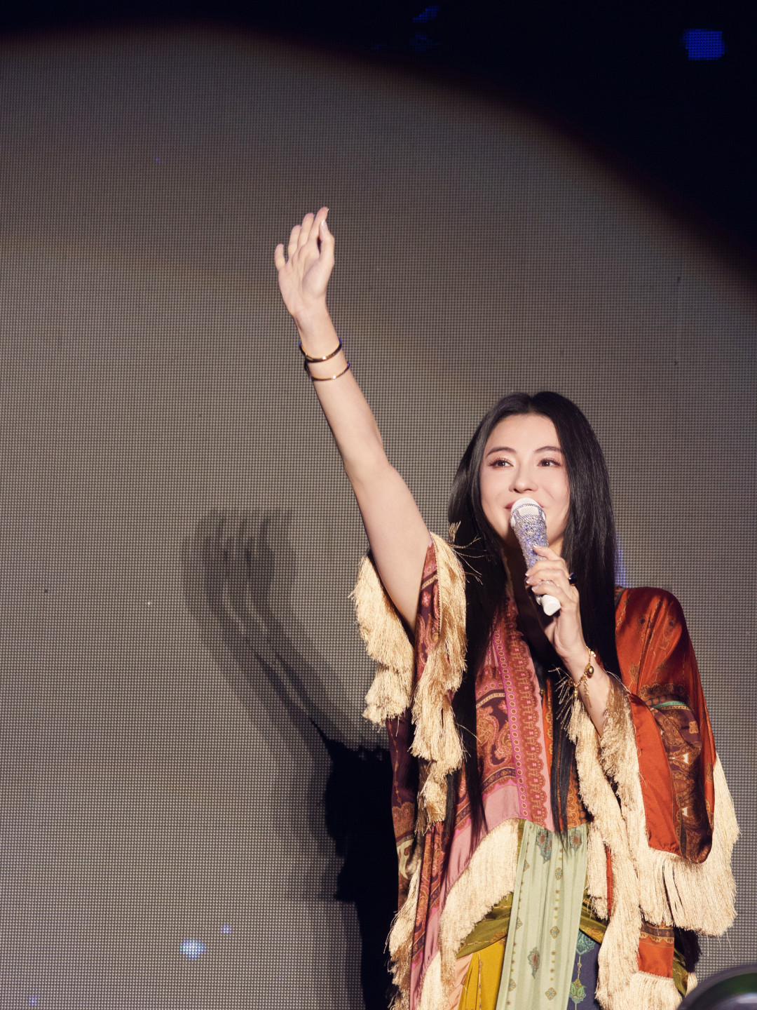翻了张柏芝2026年的所有舞台:拼盘演唱会380元起,品牌活动免费看,见真人这条路怎么选才不亏
