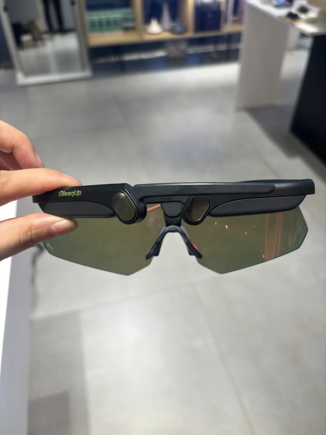 Oakley Meta 国内买不到,智能眼镜今年又首进国补:骑行圈刷屏的3000块“四合一”到底值不值?