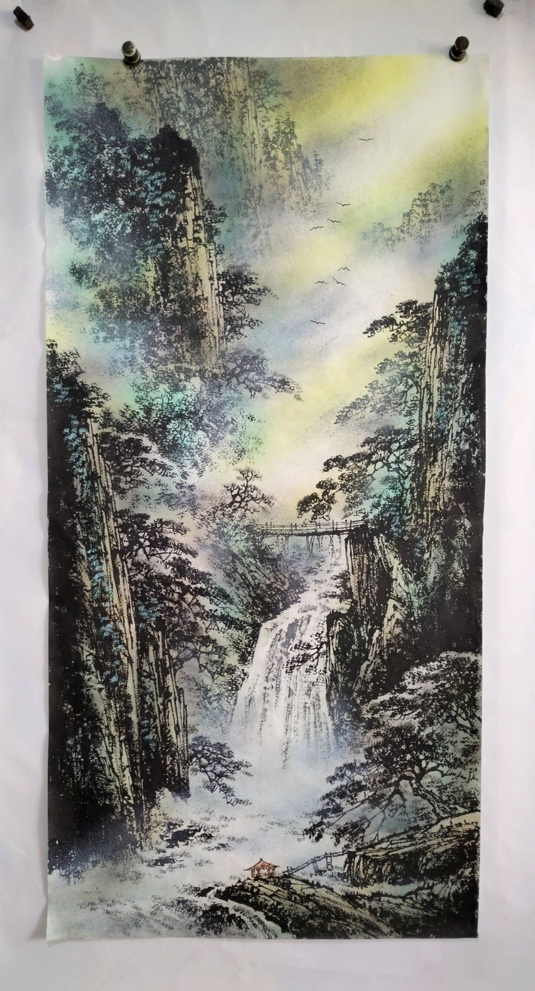 想在家挂幅手绘彩墨山水?掏钱之前,先把印刷、半手绘、真迹分清楚