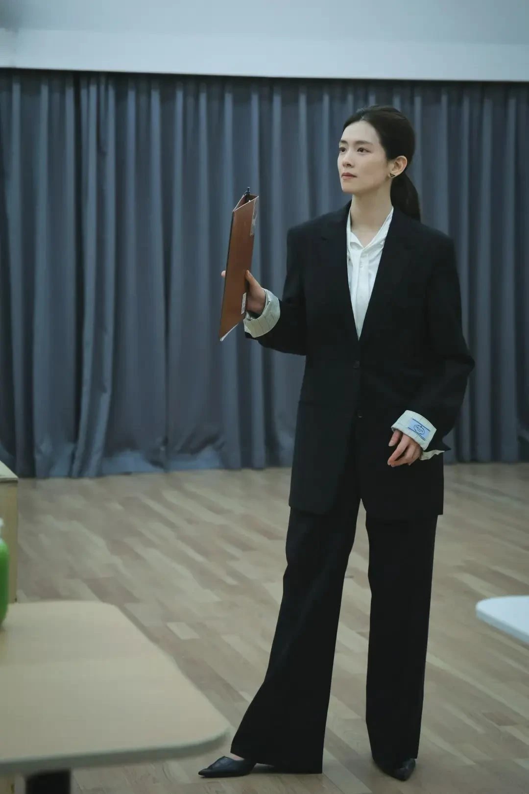 《初步举证》巡演开到北京:看过电影版,现场还值得追吗?买票前先算这三笔账