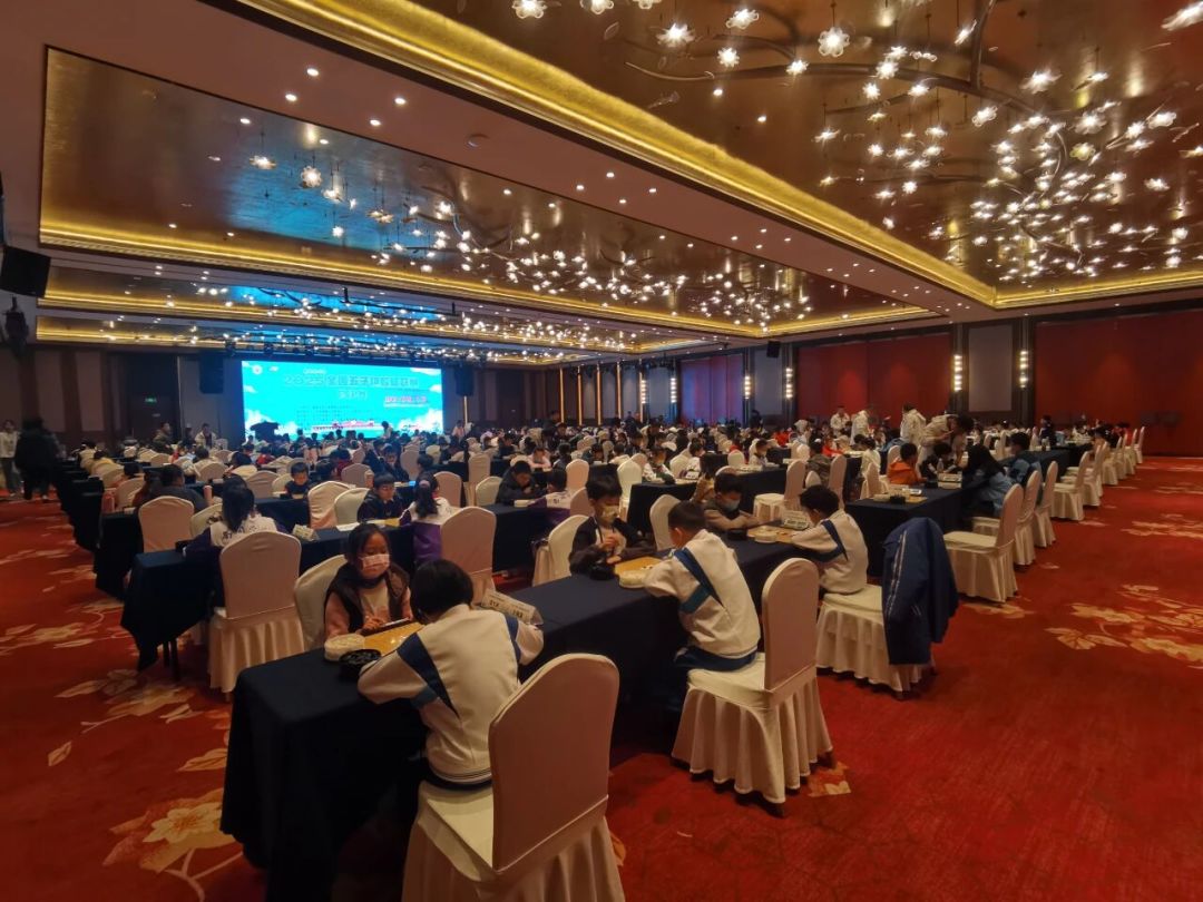 当家长抢围棋课名额时,五子棋已悄悄成为“官方快车道”:秋季报班前看这篇