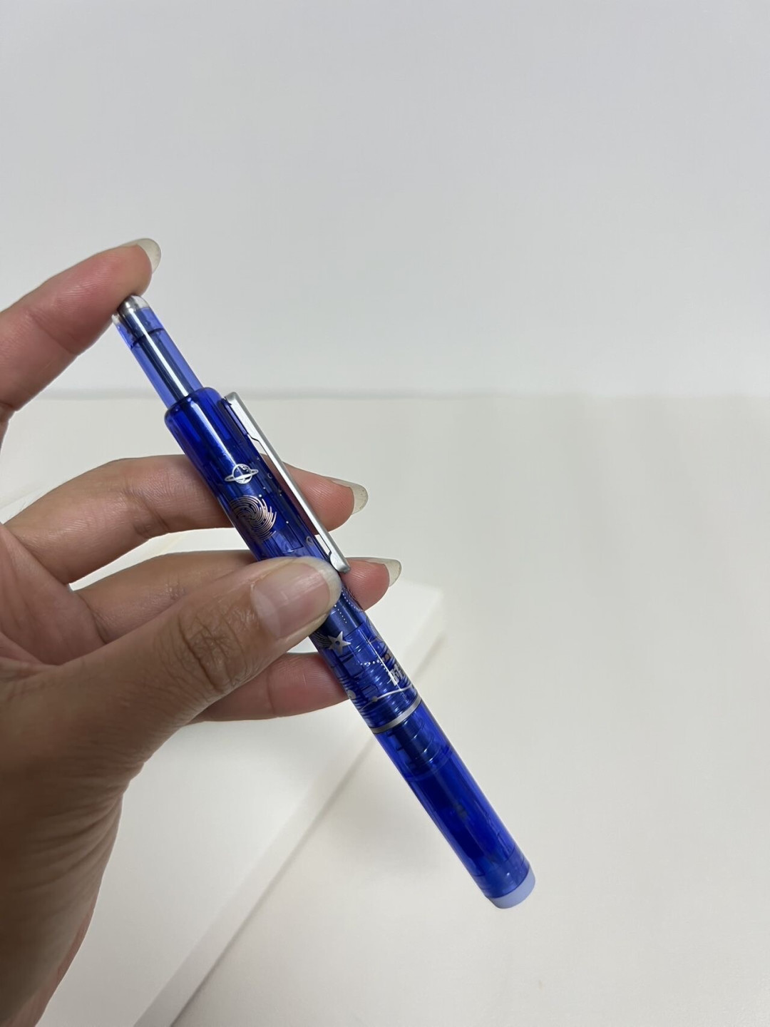 闲置一暑假,孩子的钢笔八成已经堵了:先别扔,按这份急救顺序来