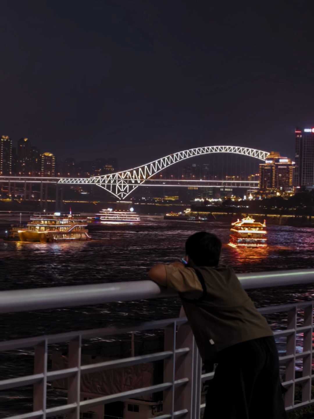 《年年有熊》重庆“年关城”打卡路线:电影免费看、点位免费逛,还有一列限时列车和一条安全提醒