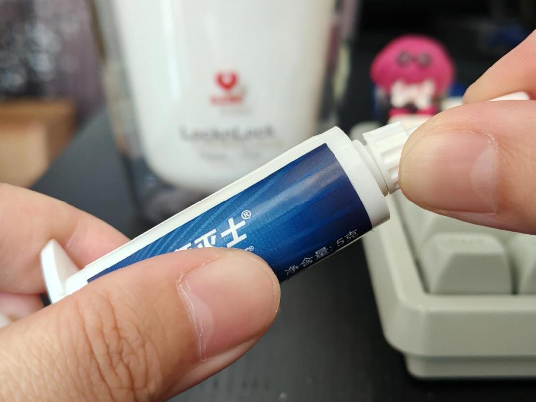 同一支拜耳蟑螂药，有人一窝端，有人骂