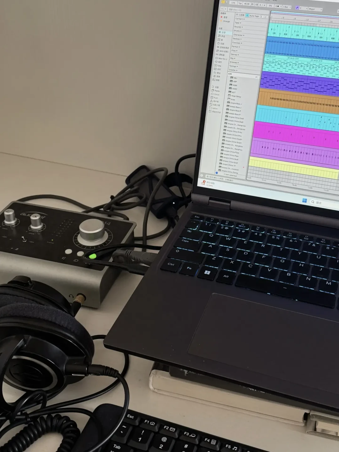 国产MIDI键盘把编曲门槛卷到300元档:翻完三平台几十条测评,我发现一半人别急着买