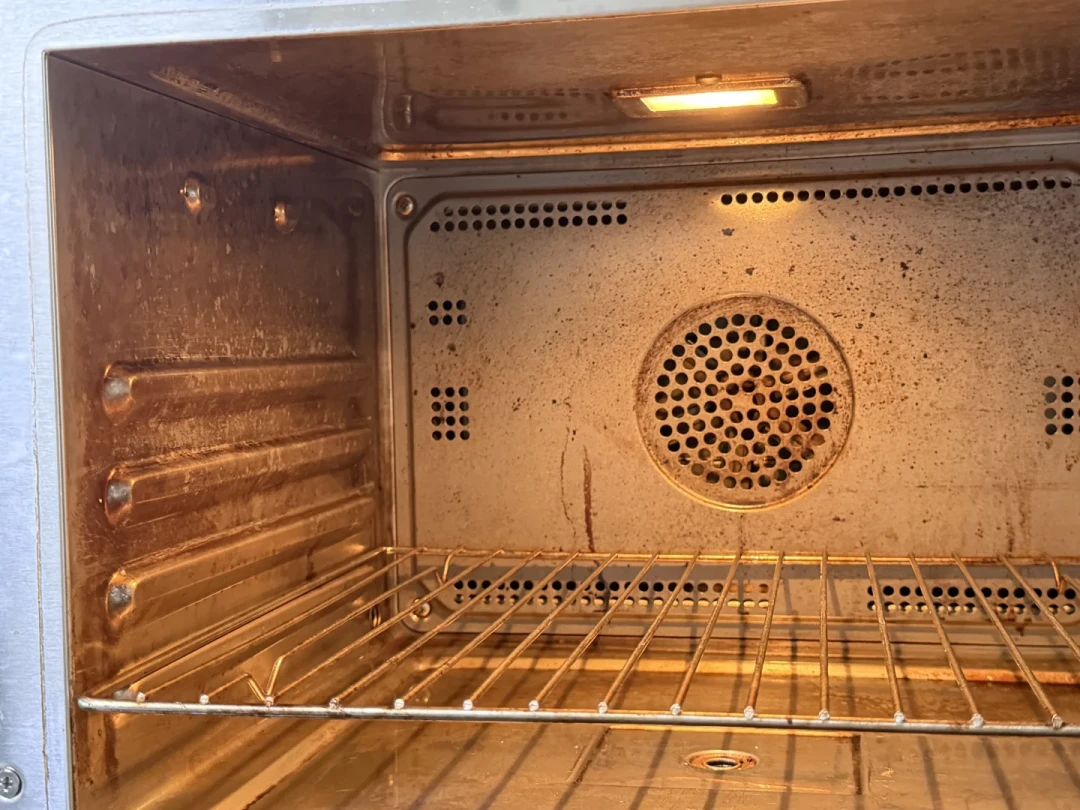 「不要买隐藏式烤管烤箱」？前烤箱销售爆料帖340赞，核对两边说法后我有了结论