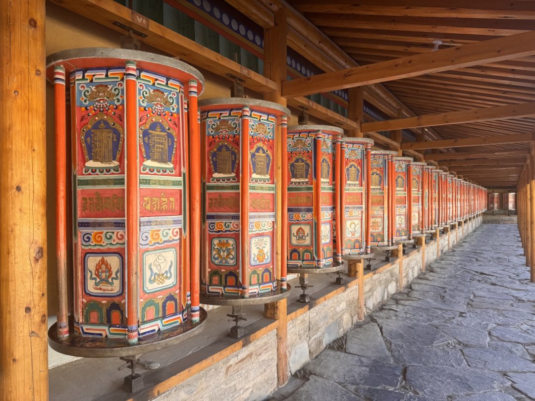 拉卜楞寺的40元怎么花明白:转经长廊免费、殿堂要听讲解、酥油花展期不等人