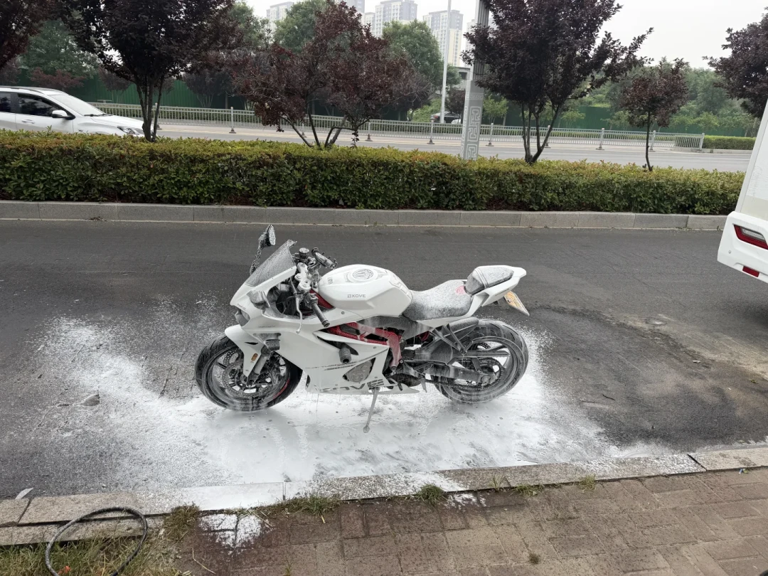 凯越650RR要来了:125匹、预测3.4万起,等它还是先提450RR?