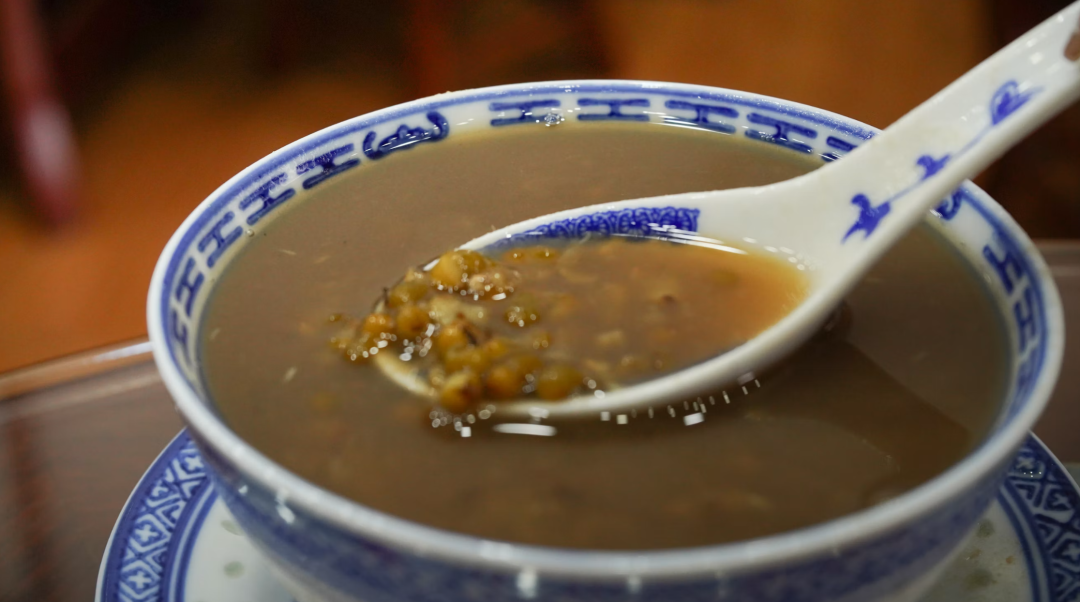 出伏后别急着贴秋膘:先清余湿、再平补脾胃,顺序对了才谈得上补