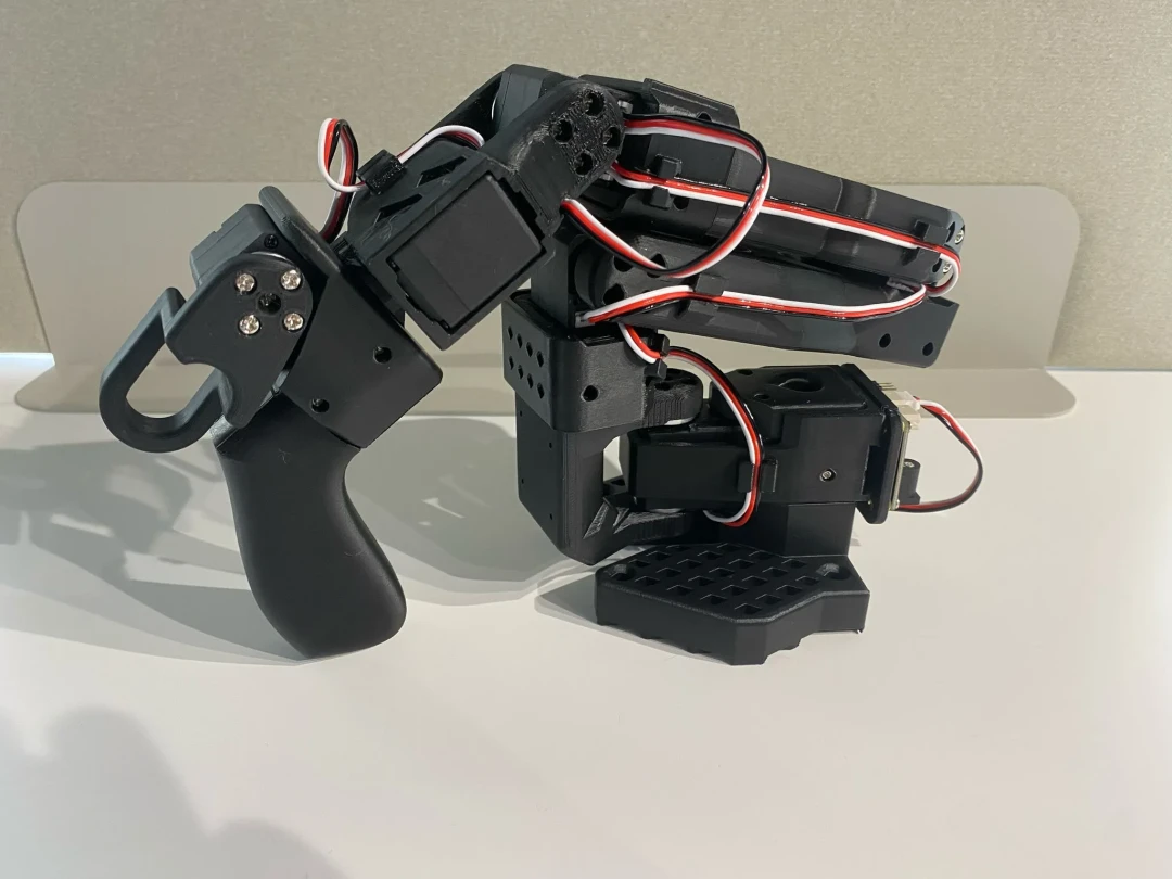 看完WRC想自己造AI机械臂？LeRobot 2026入坑指南：教程已经落后两个版本，先零元仿真再花钱
