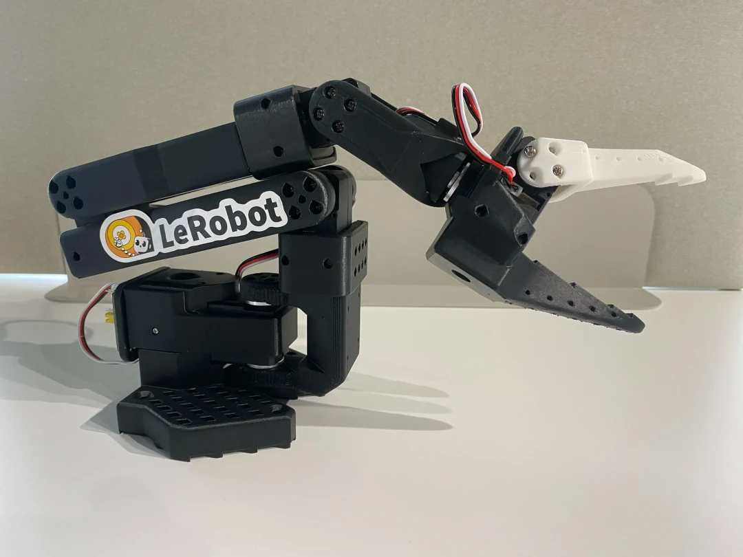 看完WRC想自己造AI机械臂？LeRobot 2026入坑指南：教程已经落后两个版本，先零元仿真再花钱