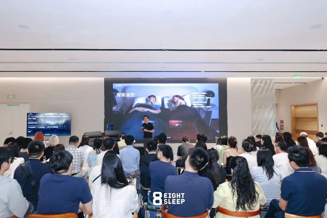 Eight Sleep 入华:同一张两万块的床套,一半人喊人生被改变,一半人说和200块水冷毯没区别