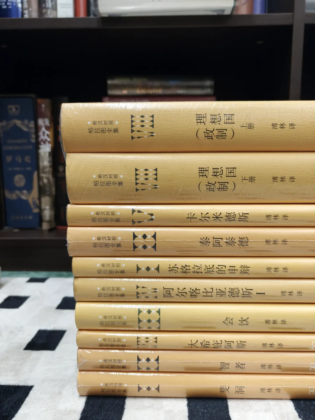 《理想国》中译本不少于8个,买错真的会劝退:入手前先看清底本