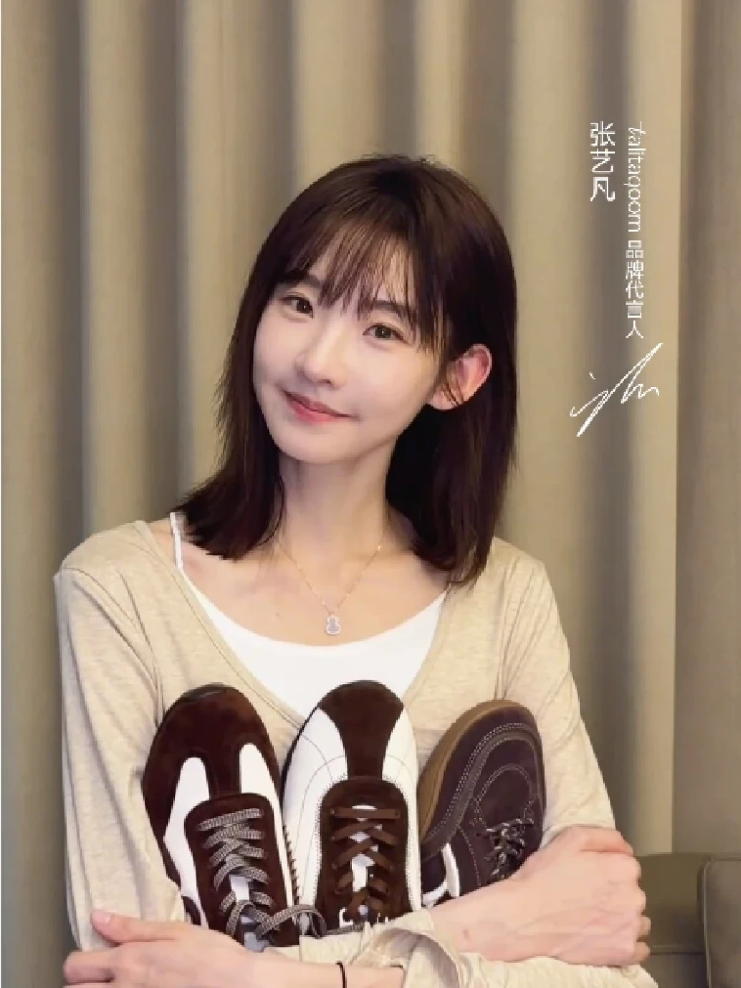 张艺凡2个月上了5个品牌：从Prada到Coach，哪些同款真的值得看