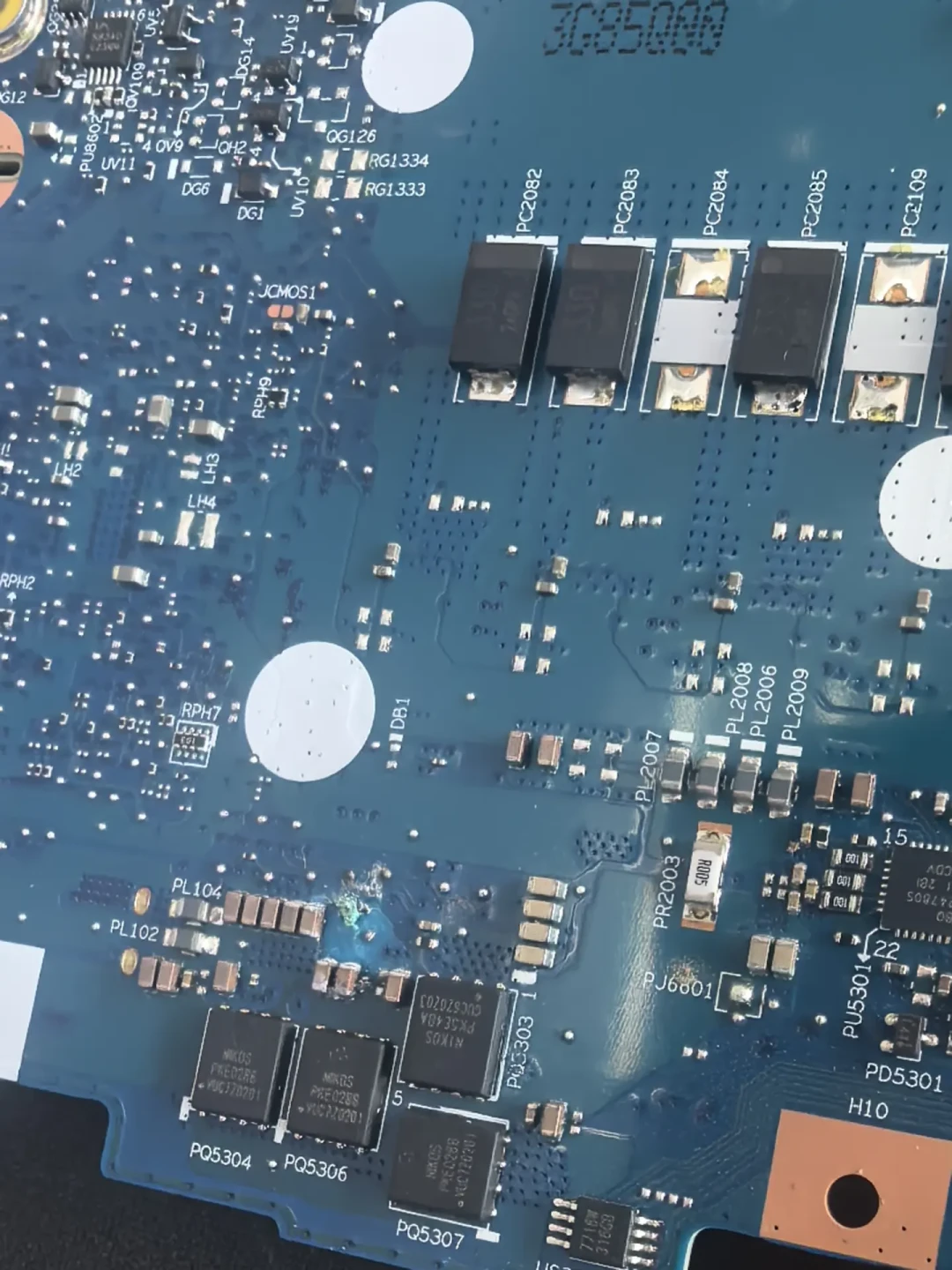 CPU锁在0.8GHz？别急着换硅脂：一个勾可能救回笔记本，但这种得送修