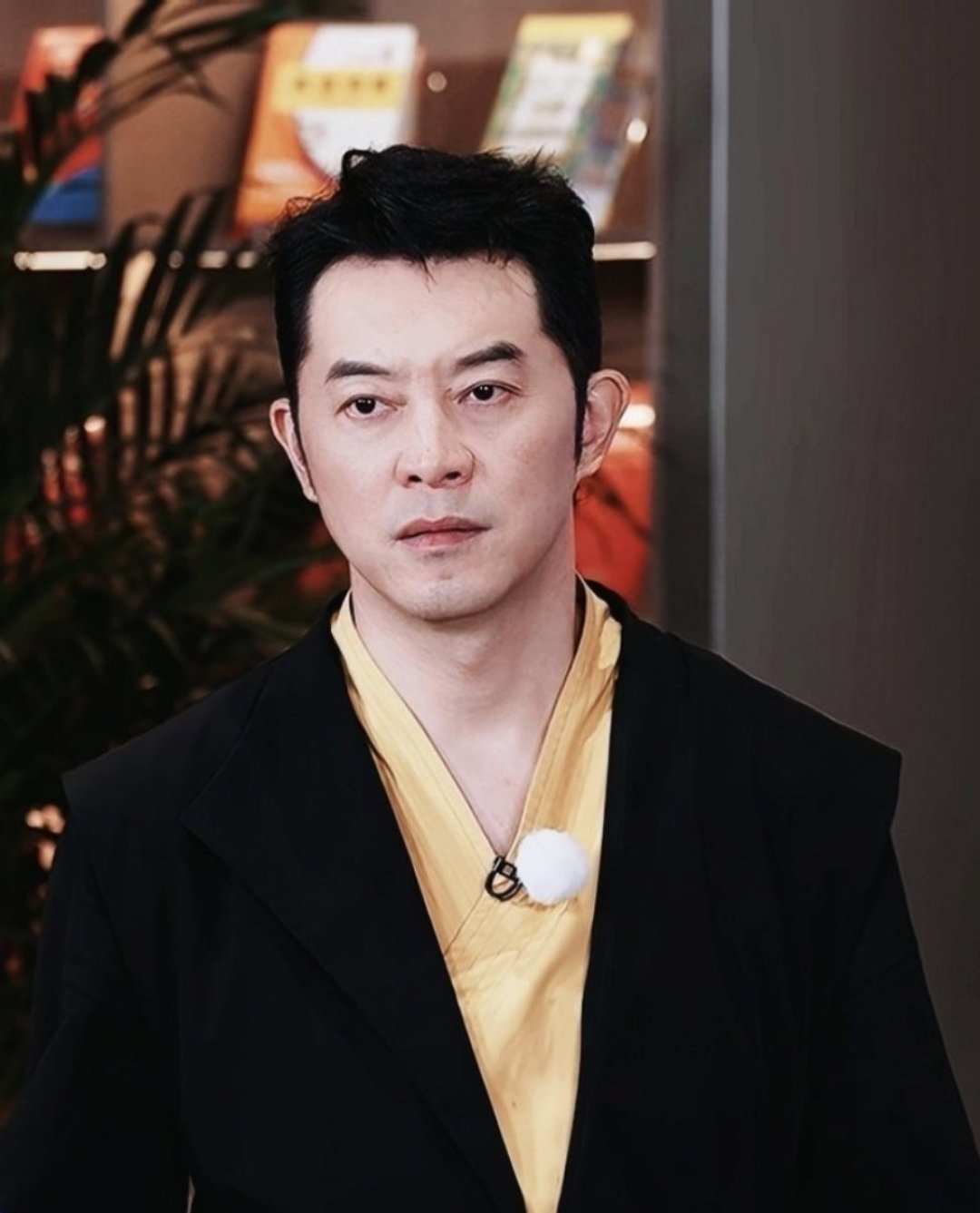 沈腾新片破16亿，沙溢包场应援：军艺26年后，师哥落后了吗？