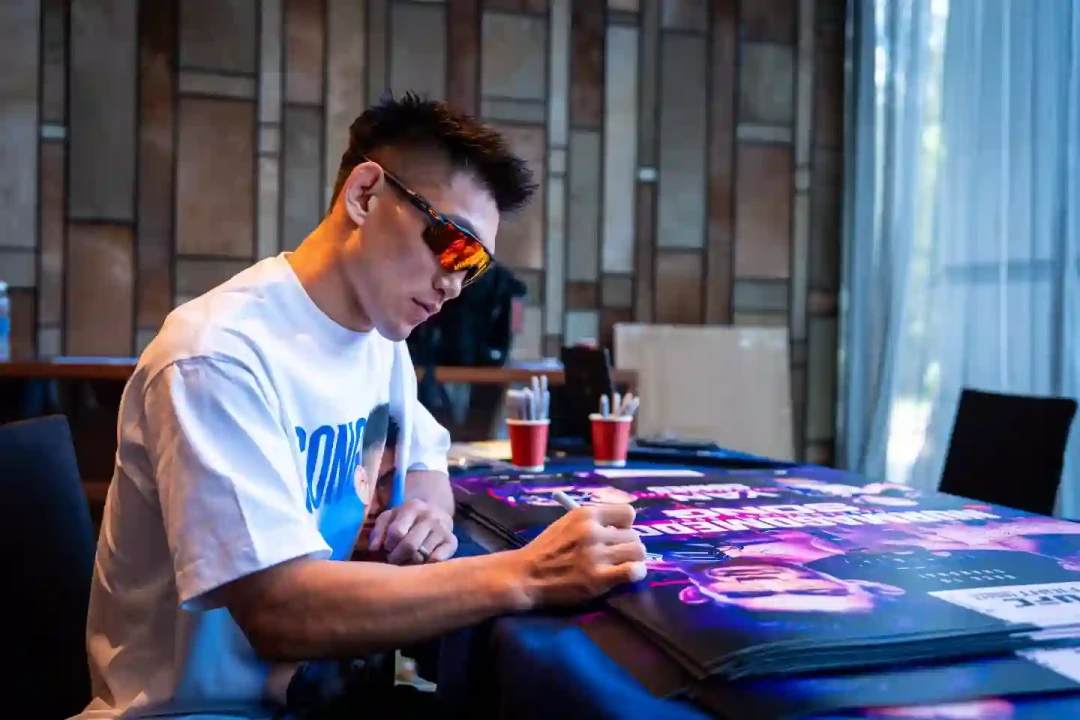 宋亚东vs乌马尔开战在即:胜者拿走冠军挑战权,UFC上海站头条主赛赛前预测与观赛点