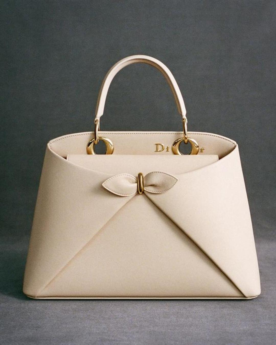 迪奥今年已多轮涨价又换了帅:Lady Dior、Cigale、Book Tote,现在到底该怎么买?