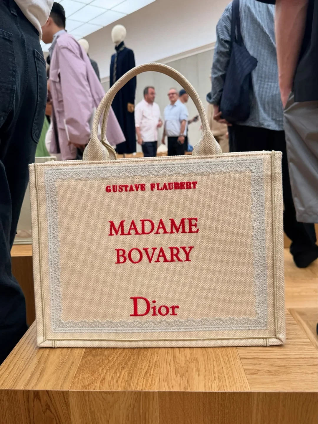 迪奥今年已多轮涨价又换了帅:Lady Dior、Cigale、Book Tote,现在到底该怎么买?