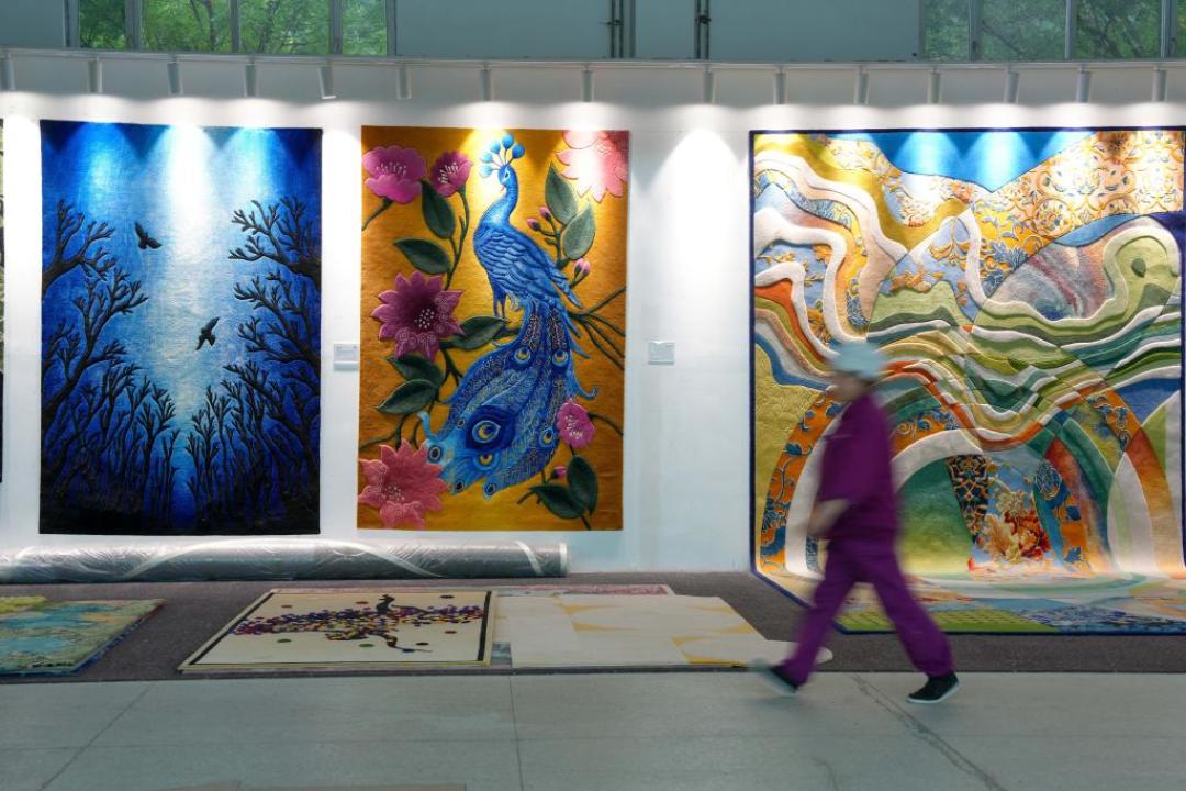 一条手工藏毯拍出20多万,也有1小时从照片到挂毯:掏钱前先搞懂“三种藏毯”