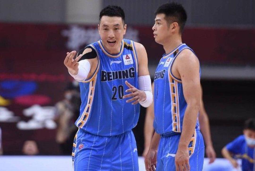 方硕走了,翟晓川油箱还是满的:热身赛首战22分三分6中4,四年三冠的老将还站着