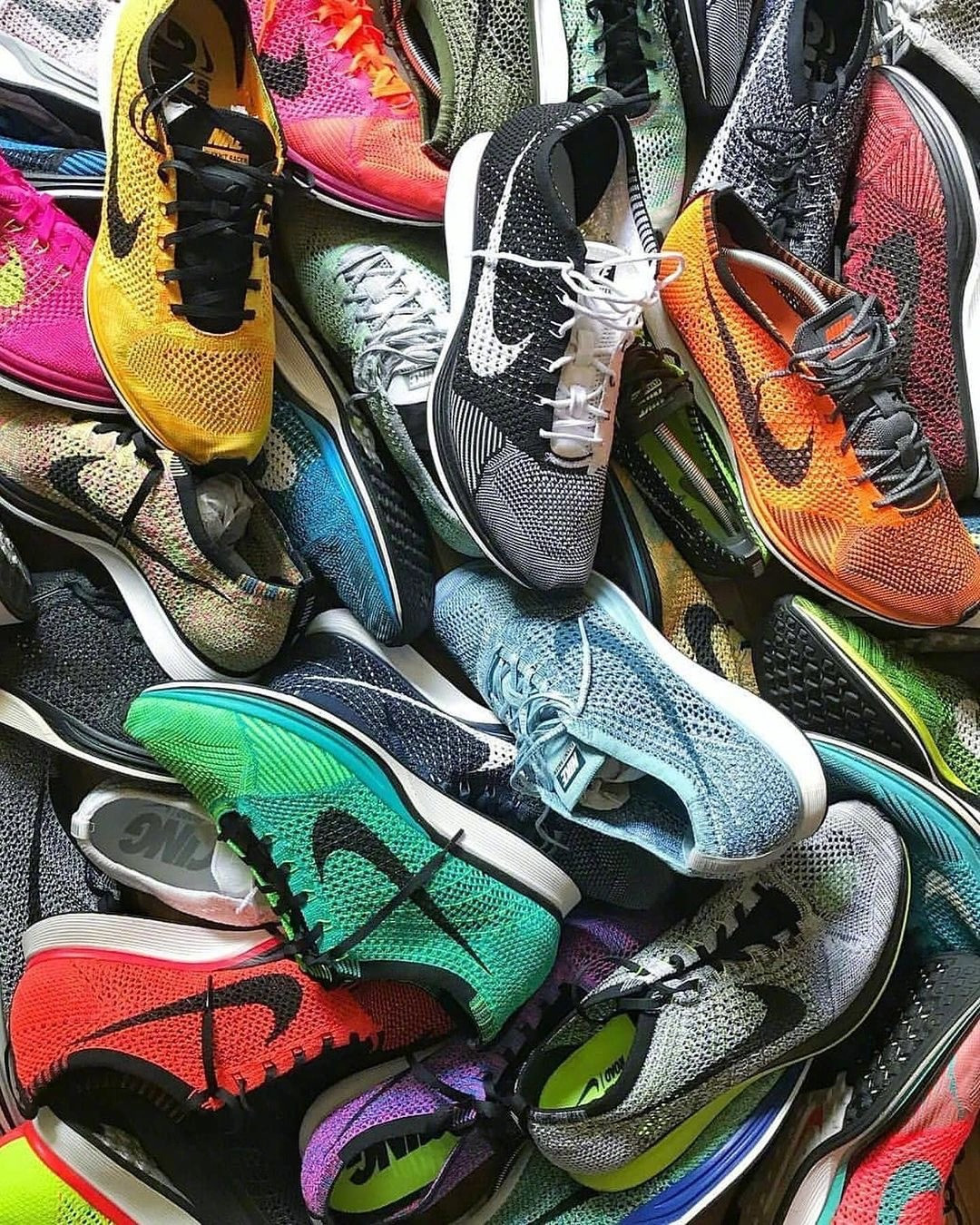 Flyknit Racer 复刻传闻刷屏：等复刻、买 849 元平替，还是花 300 块给老鞋换底？