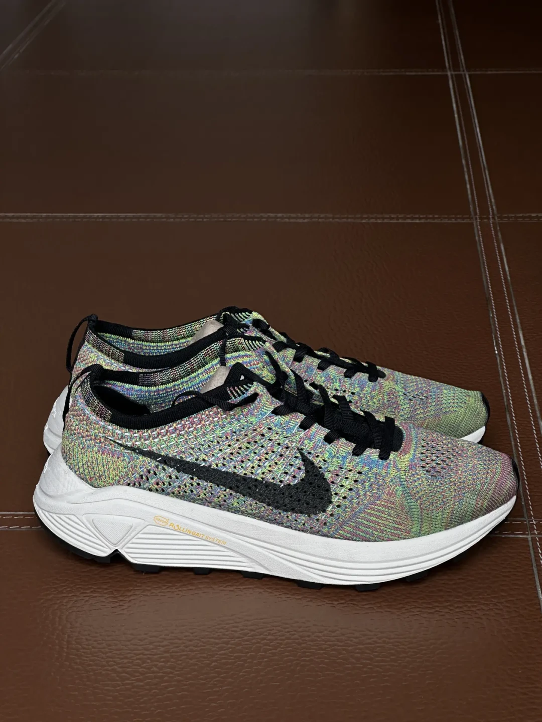 Flyknit Racer 复刻传闻刷屏：等复刻、买 849 元平替，还是花 300 块给老鞋换底？