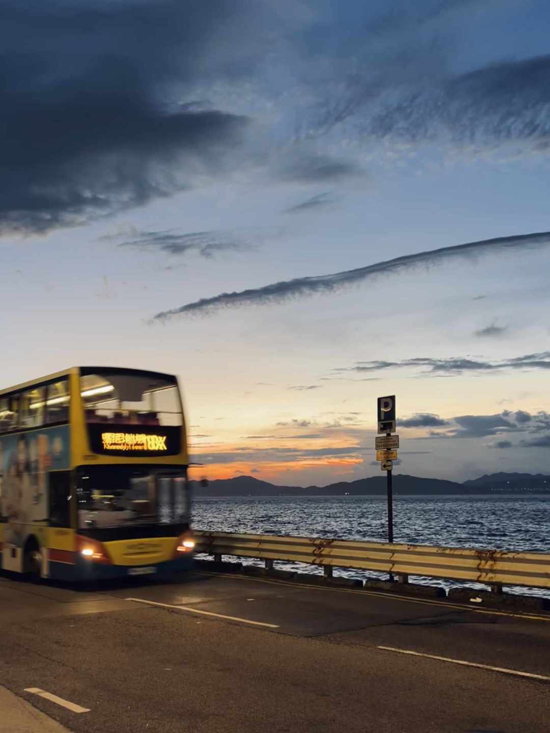 2.6万人收藏的坚尼地城“路的尽头是海”机位,吐槽声却越来越多:滤镜背后的真相