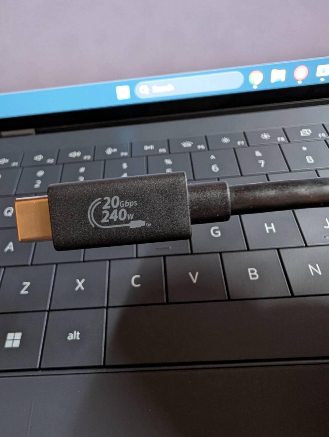 写着240W却跑不满?USB-C线里藏着一张