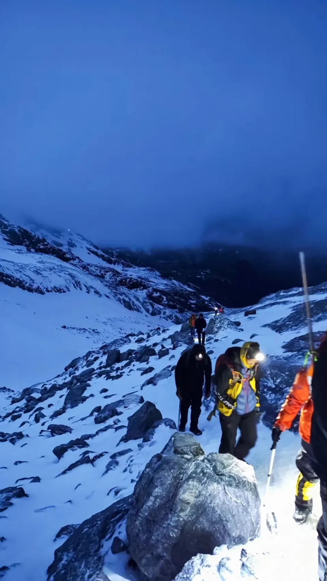 冬攀组队已经开始:5000米雪山冬攀,钱其实不是花在报团上