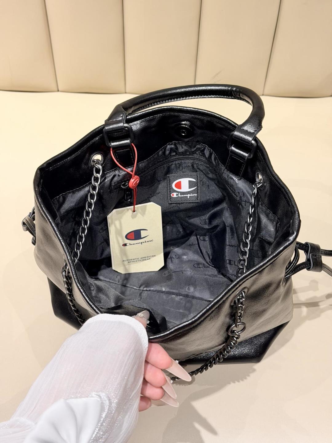 同一个Champion，奥莱卖99元、商场专柜卖500+：美版日版国版差在哪，看懂能省一大笔