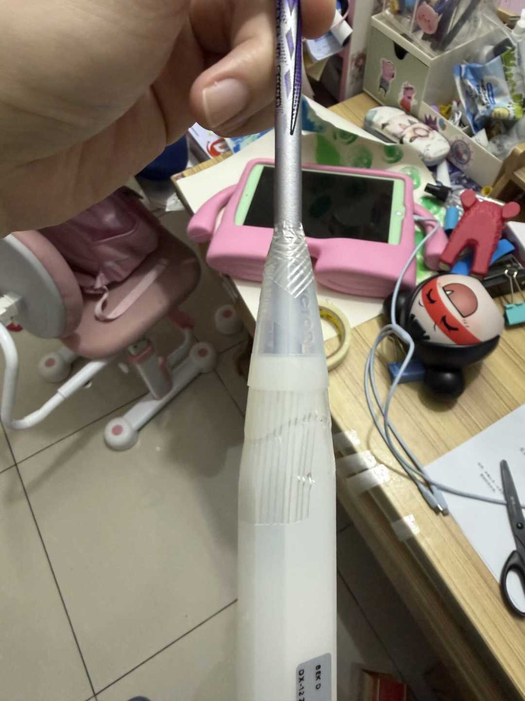锥盖飞了、底盖掉了,客服让你拿502粘:翻遍威克多悬浮手柄的投诉帖,买拍前先把这四件事做了